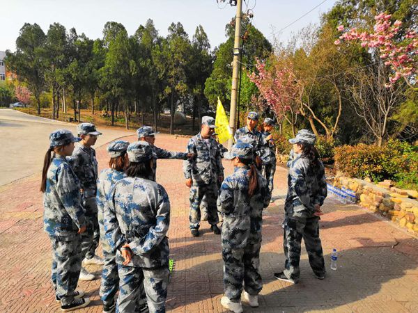 游戲環(huán)節(jié)中，大家齊心協(xié)作，群策群力