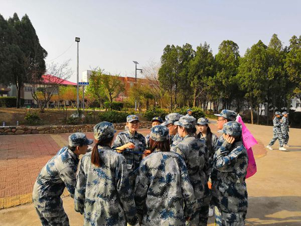 游戲環(huán)節(jié)中，大家齊心協(xié)作，群策群力