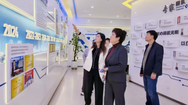 校企同心 共筑光明未來｜南陽醫(yī)專范校長一行蒞臨易視界考察交流